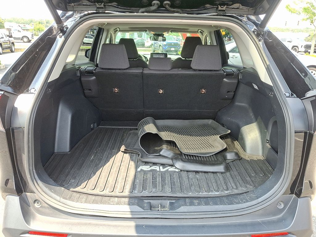 2021 Toyota RAV4 XLE 30