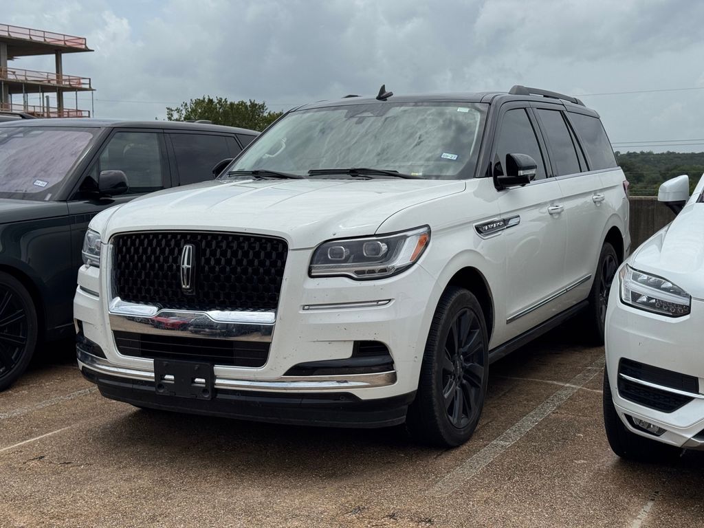 White Metallic 2024 Lincoln Navigator SUV / Crossover Four-Wheel Drive Automatic