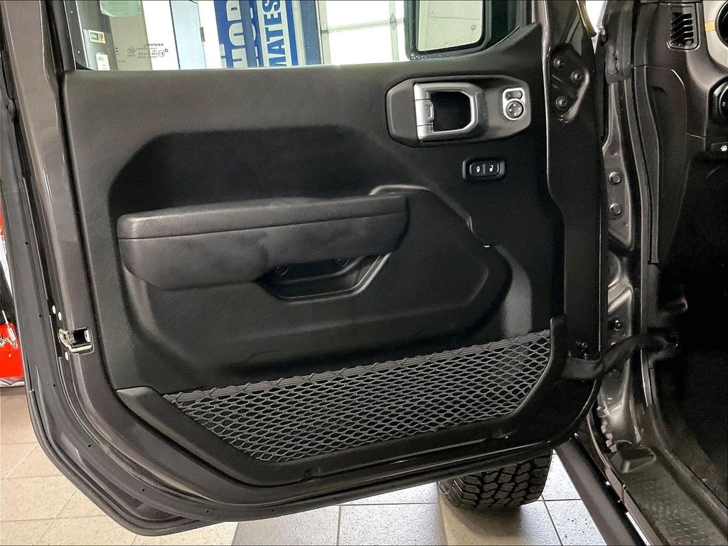 2024 Jeep Wrangler — photo 9
