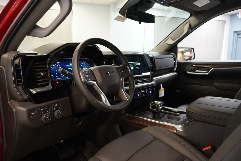 View vehicle photo 5