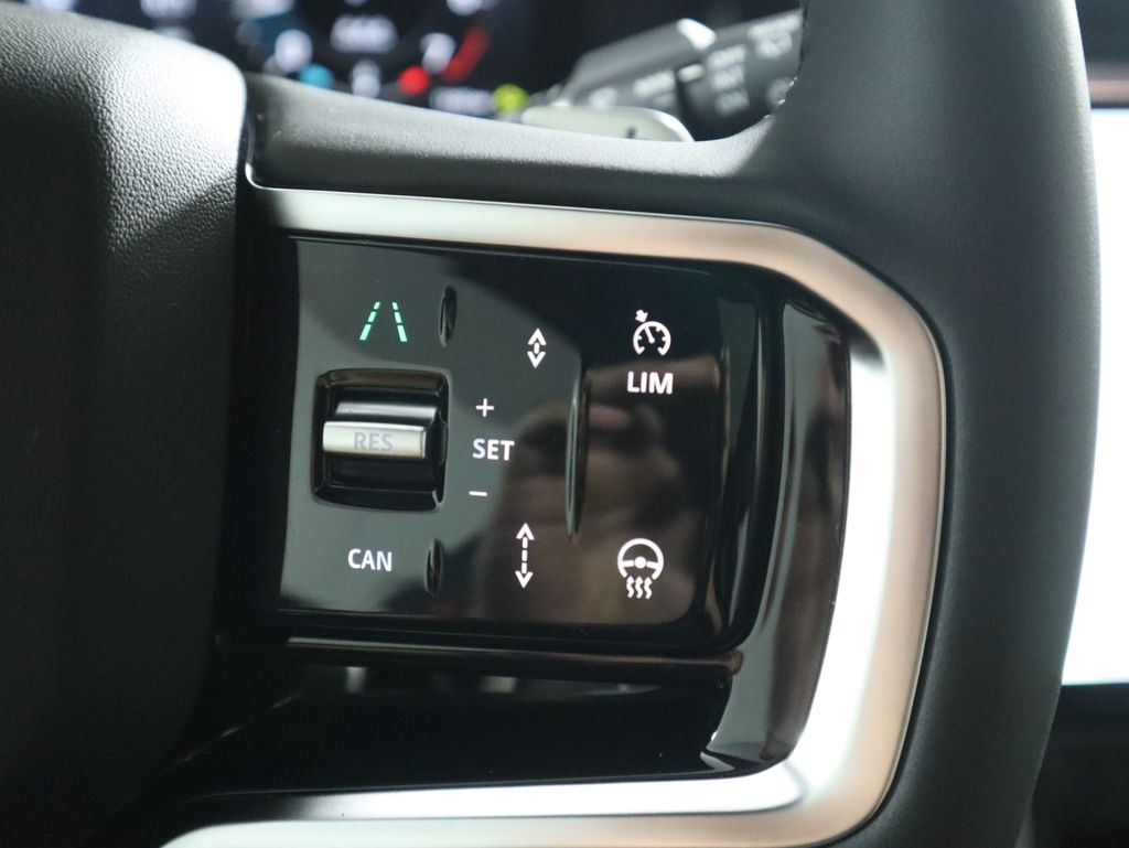 Thumbnail: 2025 Land Rover Discovery Sport - 13