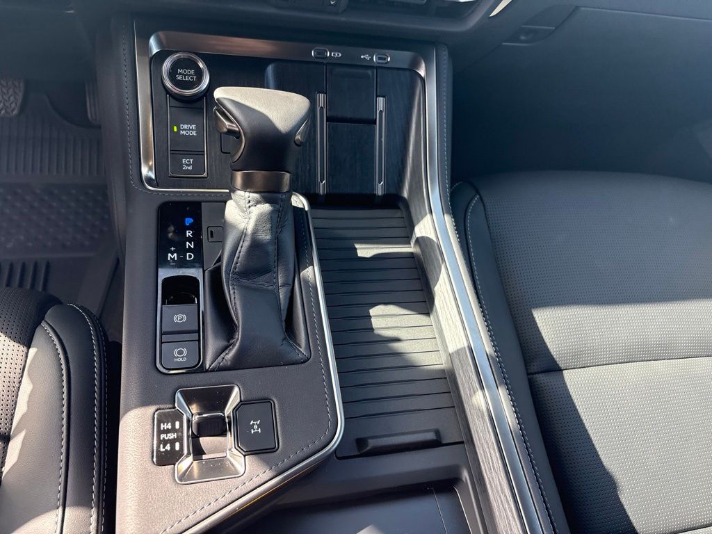 Thumbnail: 2026 Lexus GX - 14