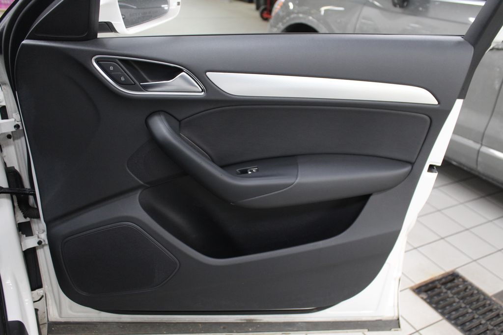 Thumbnail: 2016 Audi Q3 - 26