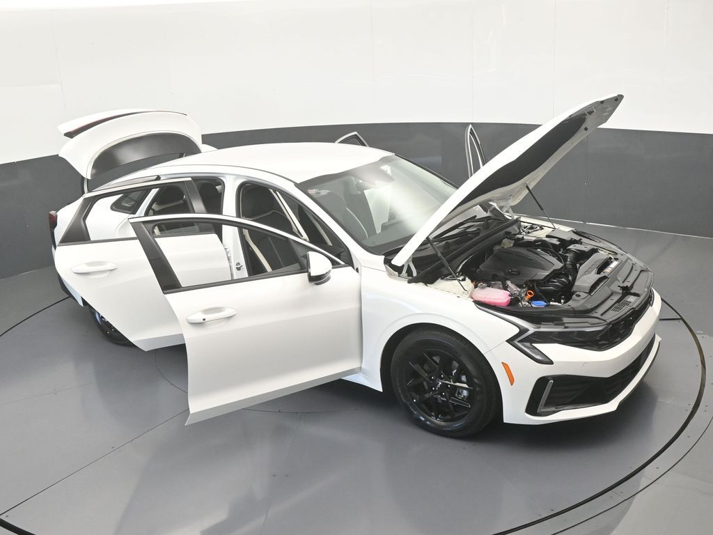 New 2025 Snow White Pearl Kia LXS image 64