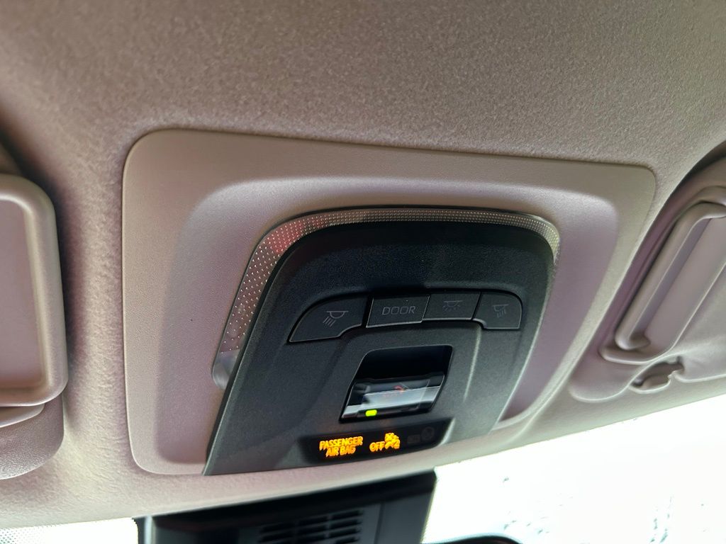 Thumbnail: 2025 Toyota Corolla - 27