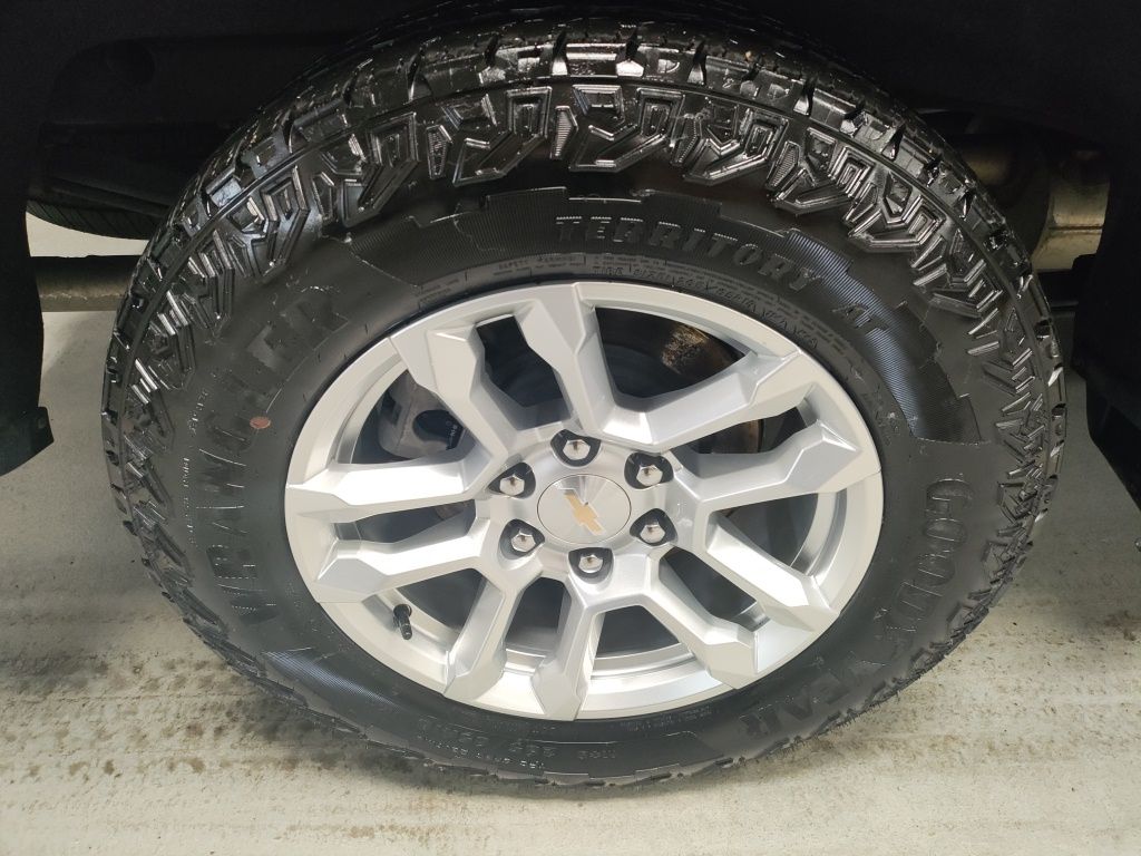 Used 2022 Black Chevrolet LT image 3