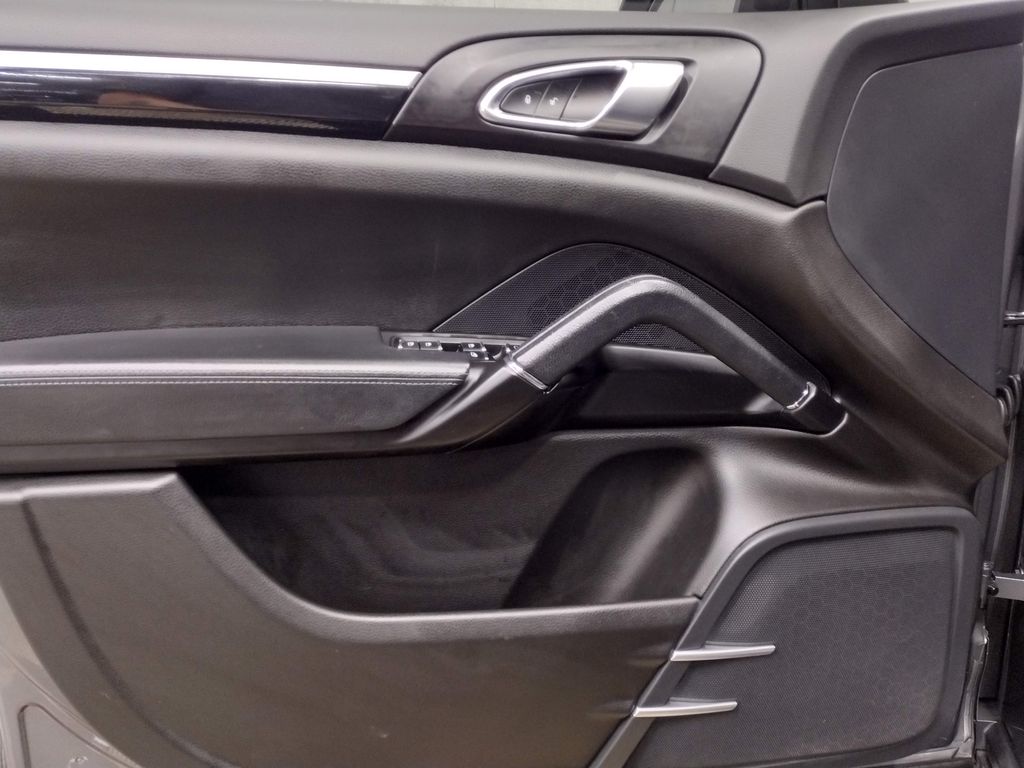 2017 Porsche Cayenne Base