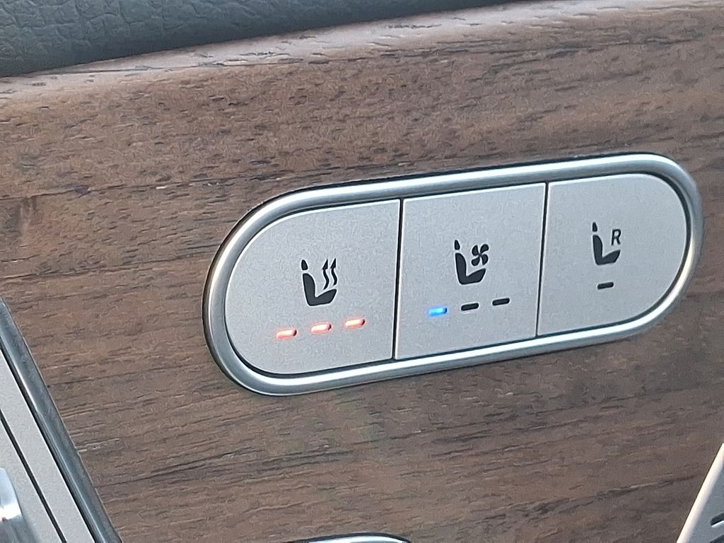 Thumbnail: 2025 Mercedes-Benz GLE - 26