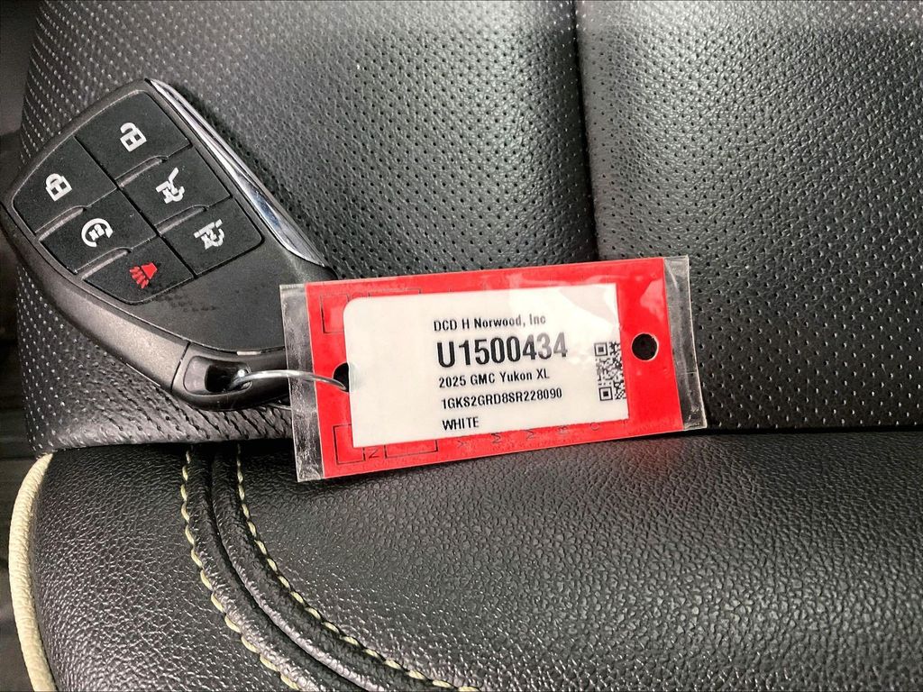 2025 GMC Yukon XL — photo 32