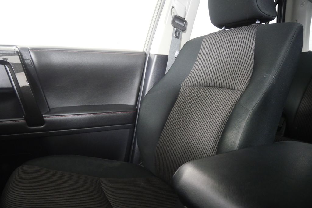 Thumbnail: 2014 Toyota 4Runner - 27