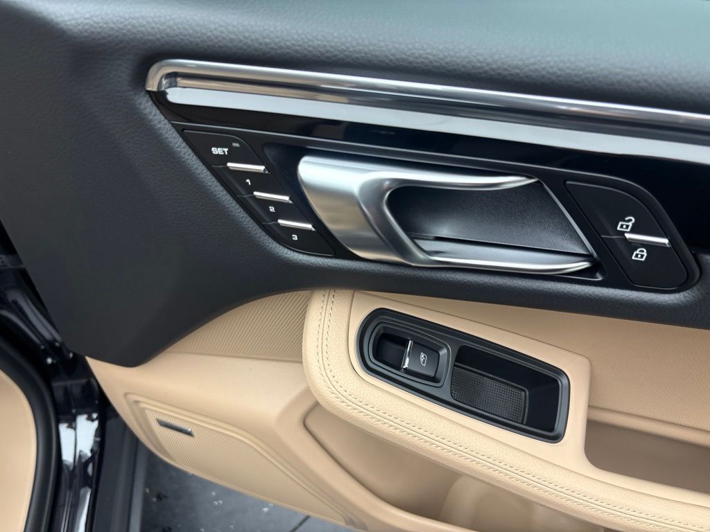 Thumbnail: 2026 Porsche Macan - 24