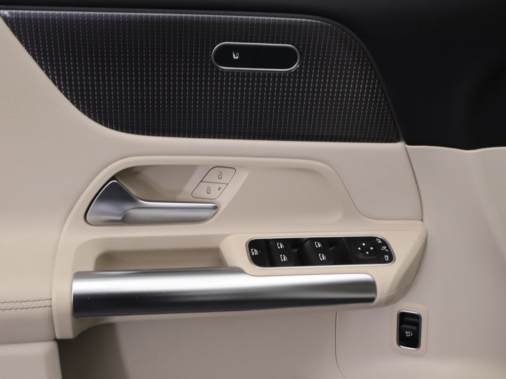 Thumbnail: 2022 Mercedes-Benz GLA - 23