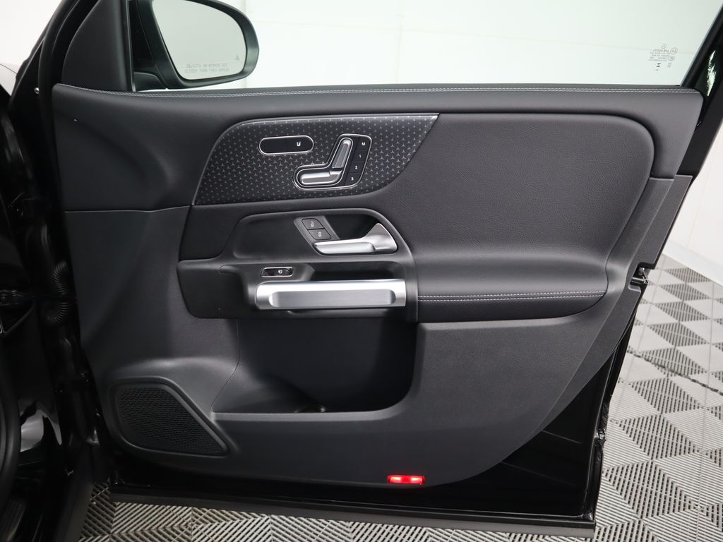 Thumbnail: 2025 Mercedes-Benz GLB - 26