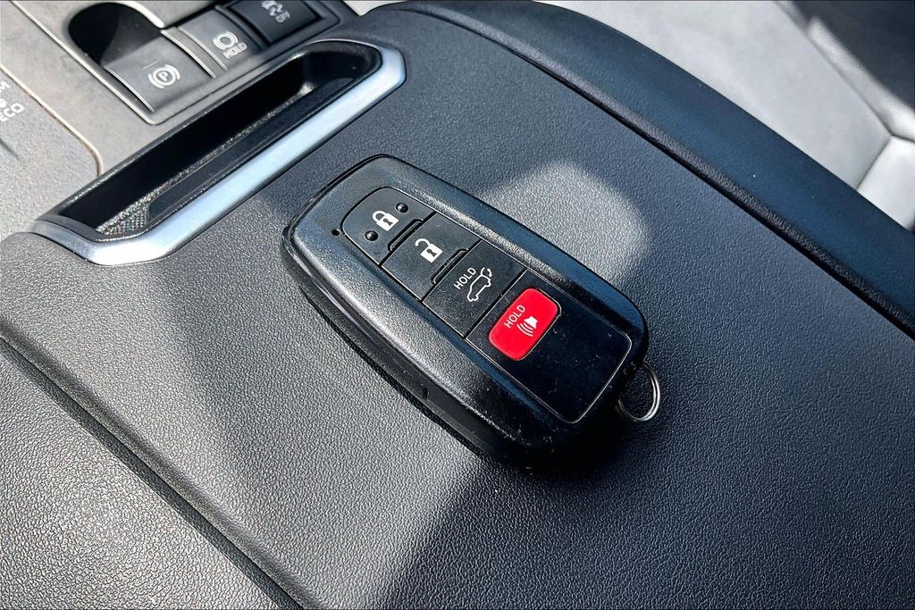 Used 2023 Toyota Highlander SUV