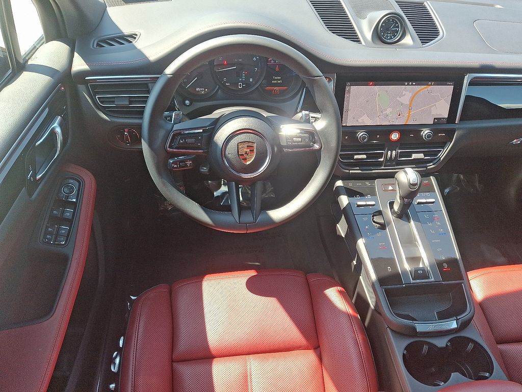 Thumbnail: 2025 Porsche Macan - 14