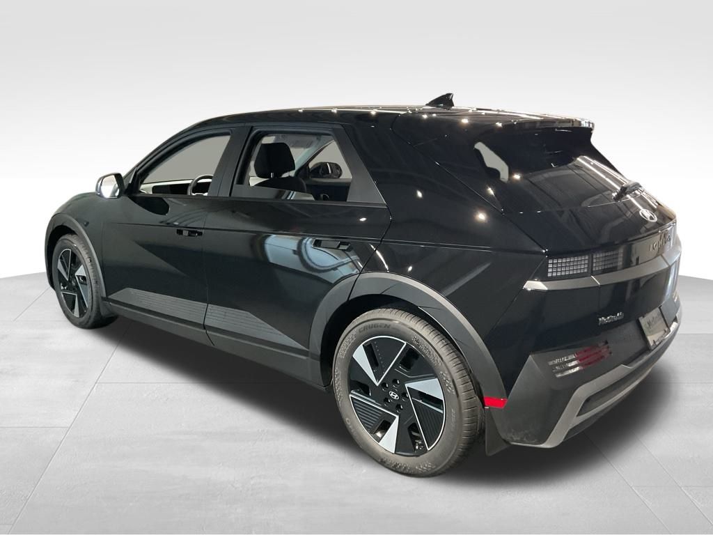 New 2025 Black Hyundai SE image 5