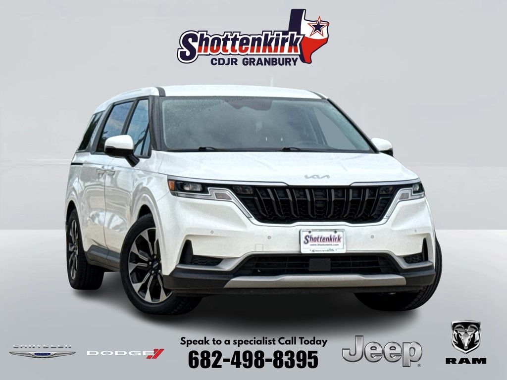 2022 Kia Sedona EX's photo