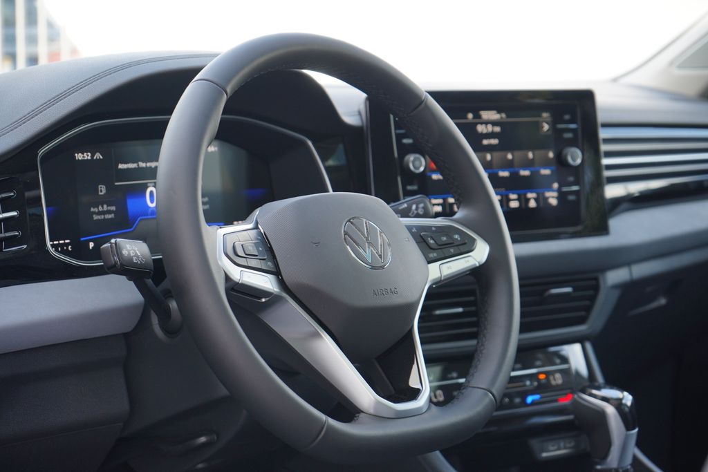 2025 Volkswagen Jetta SE 8