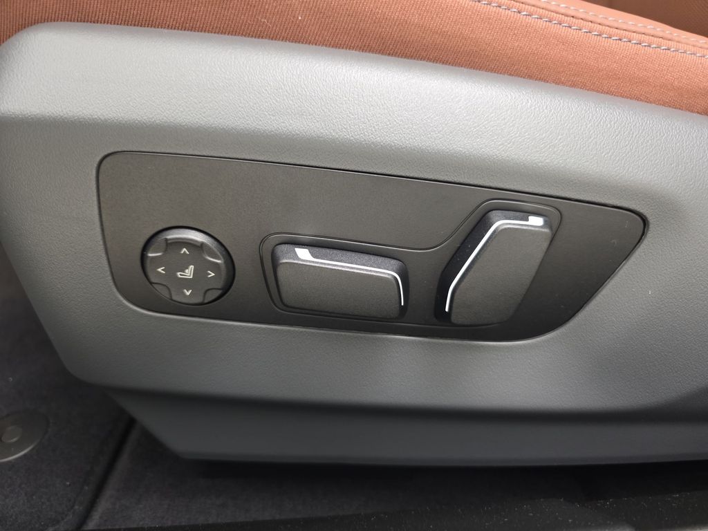 2026 Bmw 550e 550e xDrive photo 12