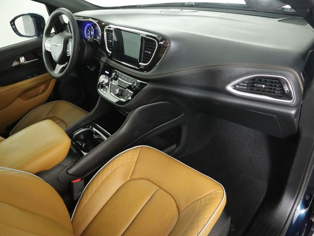 Thumbnail: 2022 Chrysler Pacifica - 17