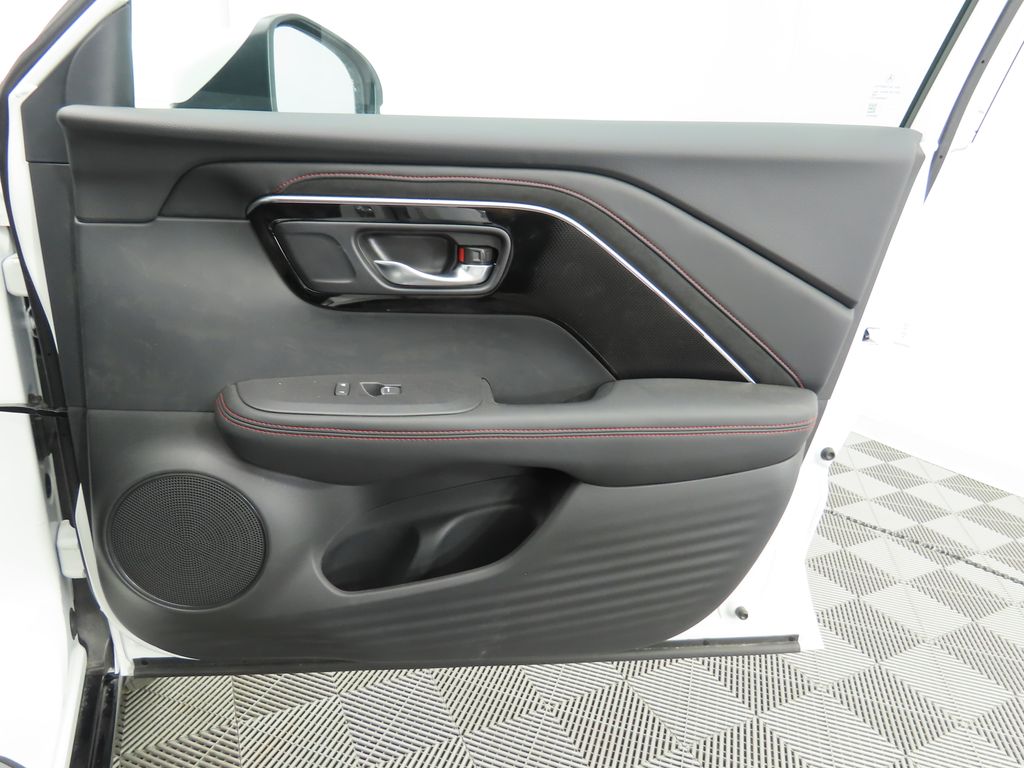 Thumbnail: 2025 Acura ADX - 25