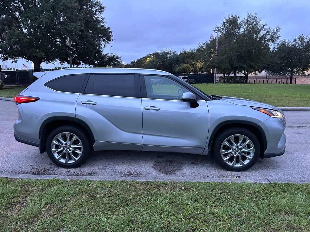 Thumbnail: 2021 Toyota Highlander - 6