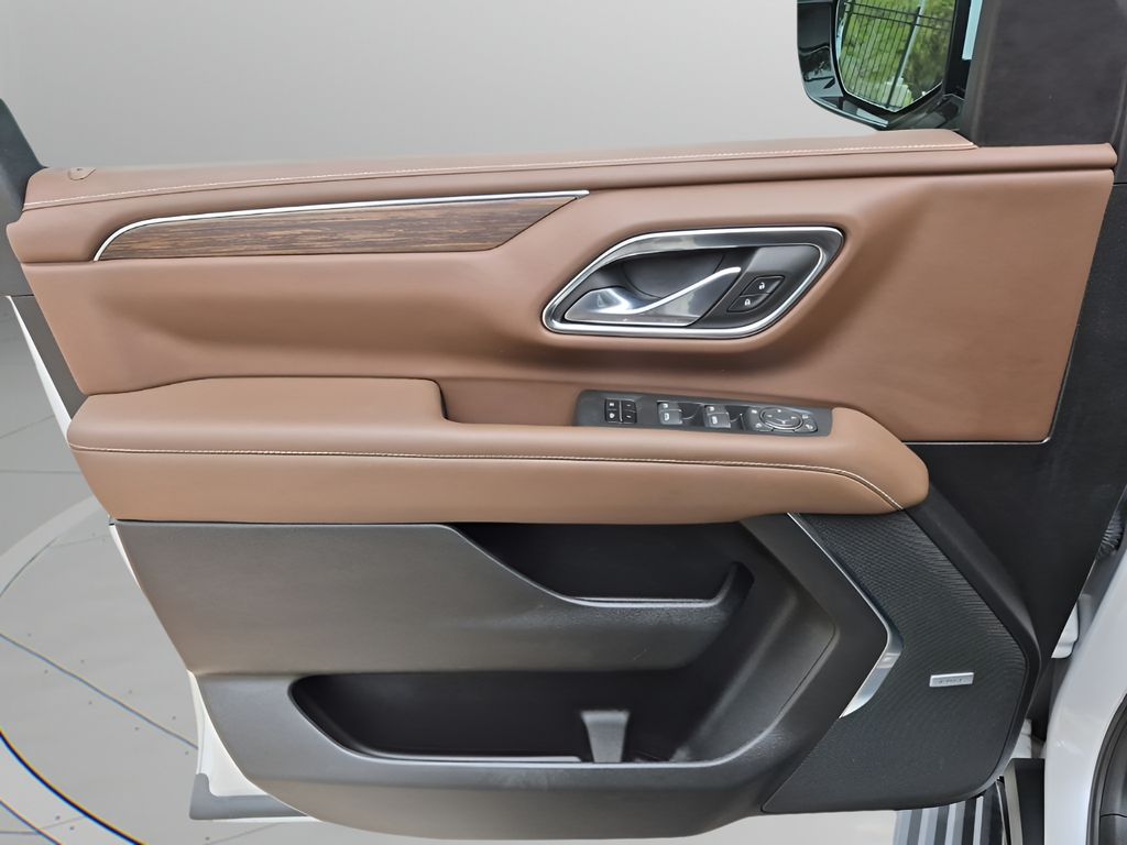 Used 2023 White Chevrolet High Country image 27