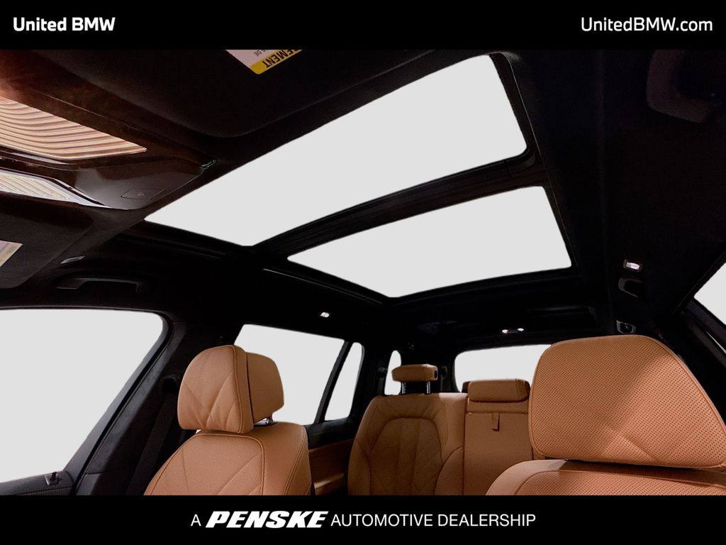 Thumbnail: 2026 BMW X7 - 12