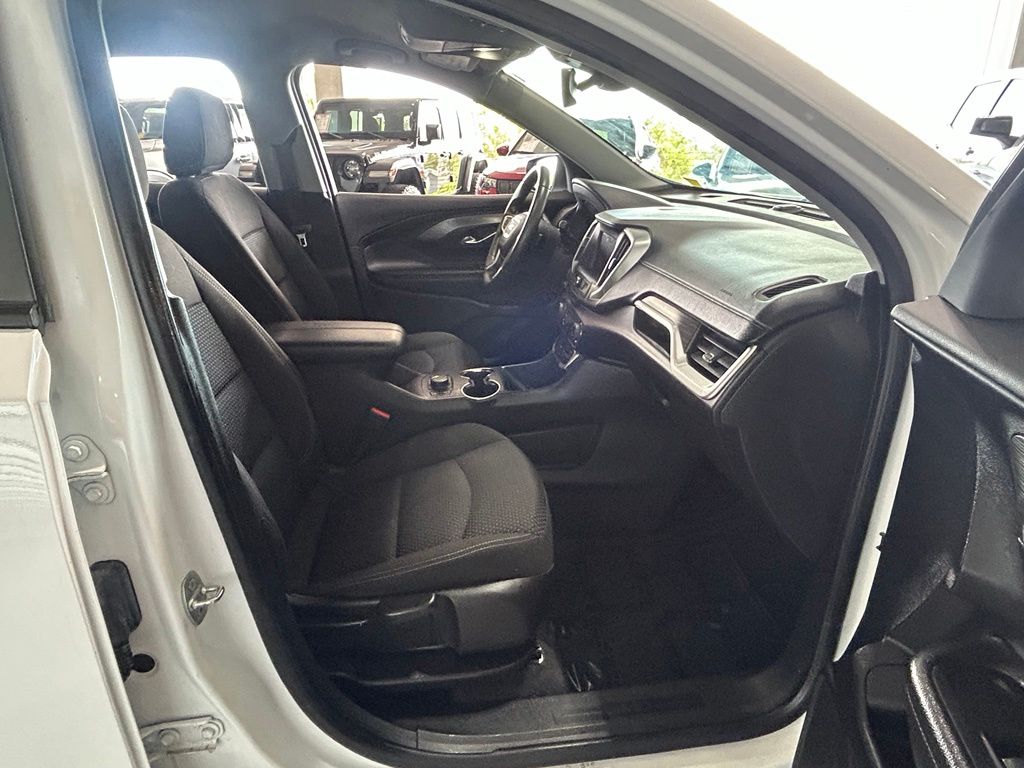 Used 2023 Summit White GMC SLE image 36