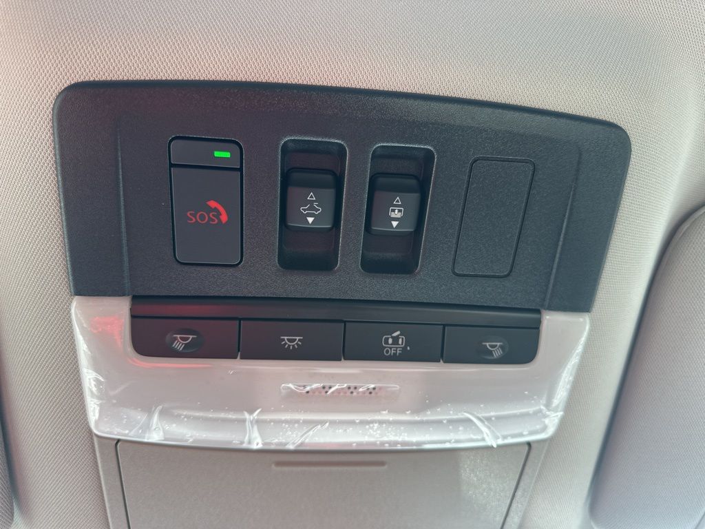 2025 Everest White Pearl Tricoat Nissan Pathfinder SL FWD SUV