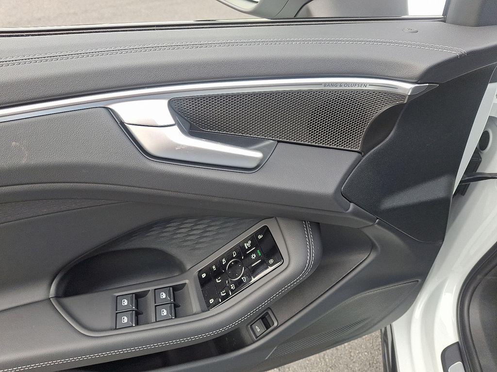 Thumbnail: 2026 Audi A6 - 9