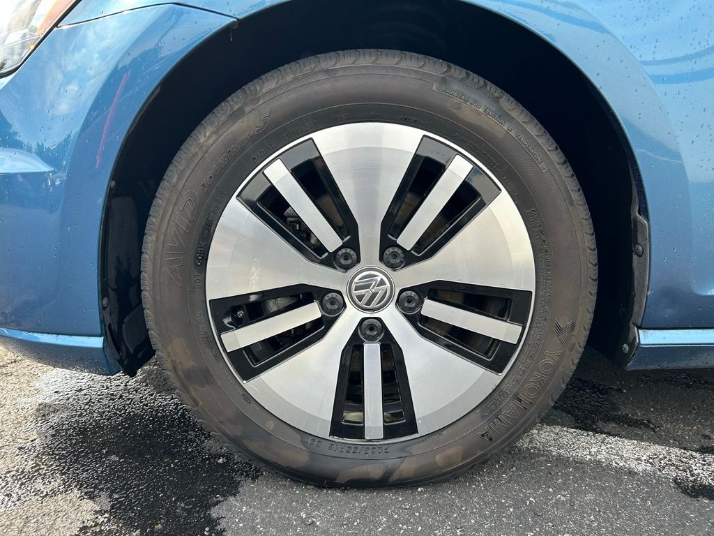 2015 Volkswagen e-Golf SEL Premium 9