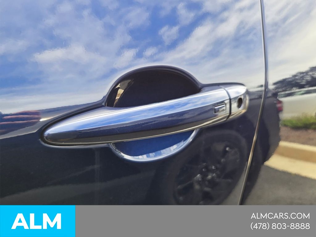 Used 2025 Blue Nissan SV image 27