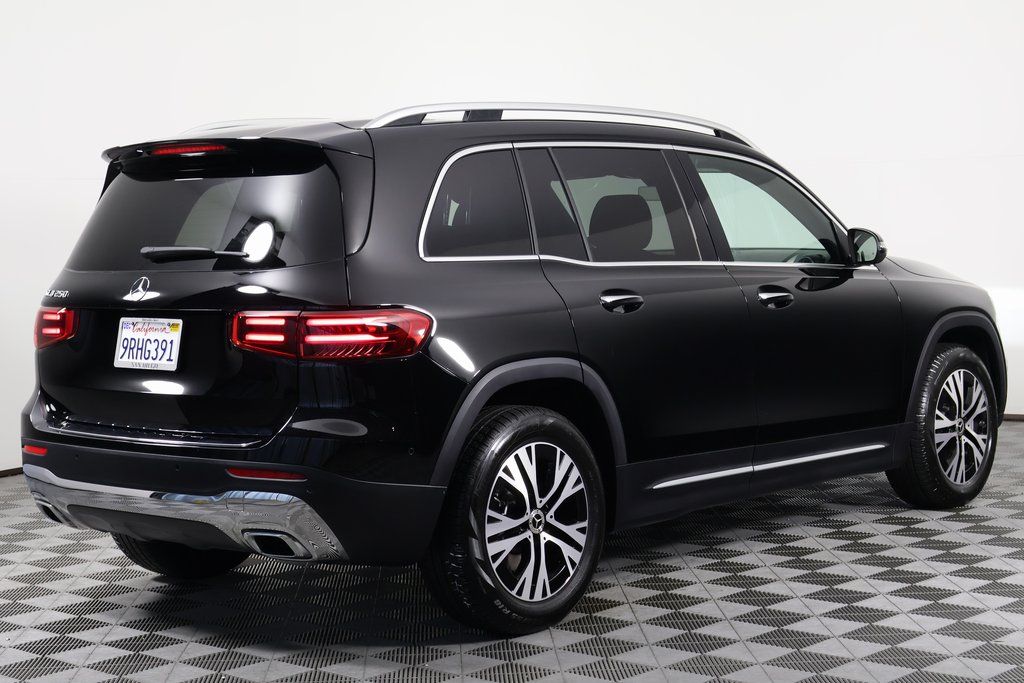 Thumbnail: 2025 Mercedes-Benz GLB - 4