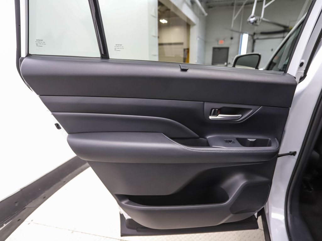 Thumbnail: 2024 Toyota Grand Highlander - 19