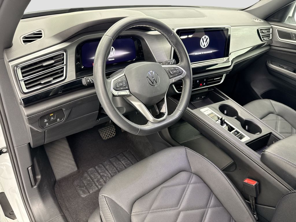 Used 2024 White Volkswagen 2.0T SE image 9