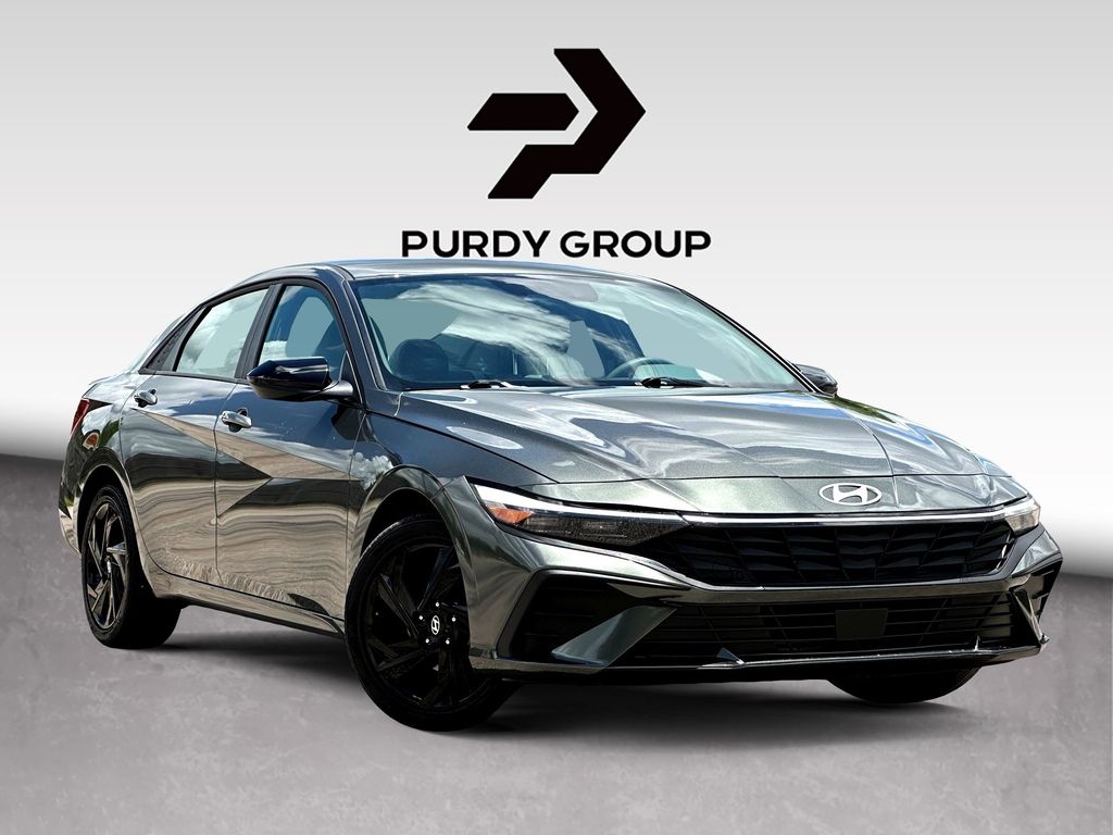 Gray 2026 Hyundai Elantra SEL Sport FWD Sedan Front-Wheel Drive Continuously Variable Transmission