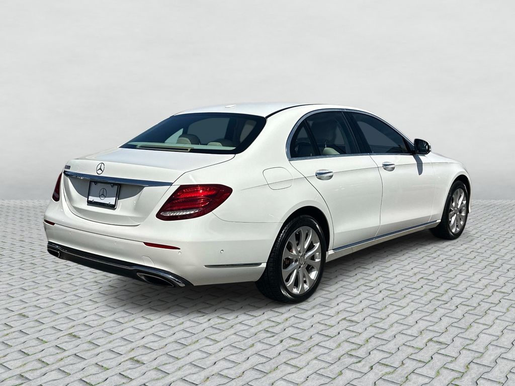 Thumbnail: 2017 Mercedes-Benz E-Class - 5