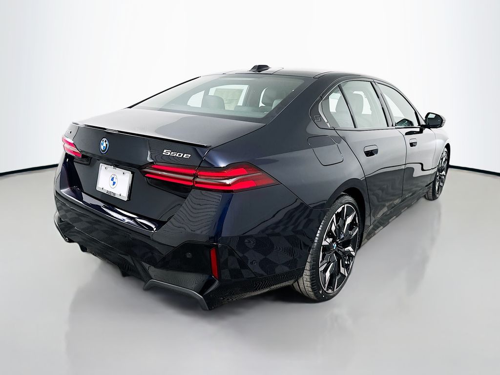 Thumbnail: 2026 BMW 5 Series - 5