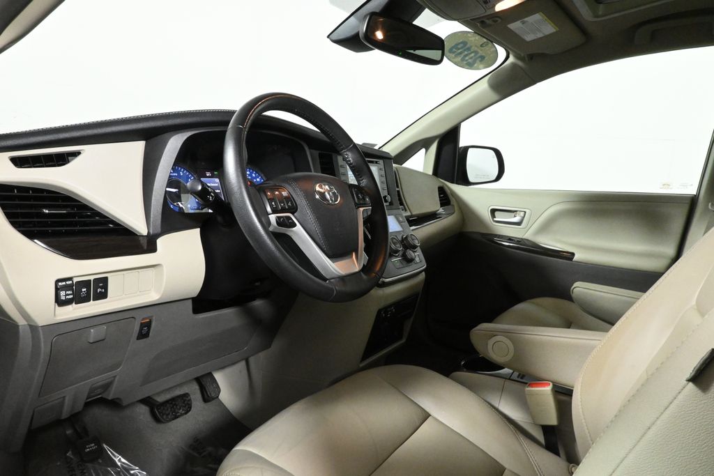 2019 Toyota Sienna XLE Premium 15