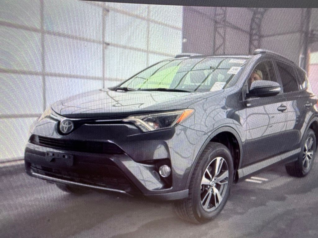 2018 Toyota RAV4 XLE - 0