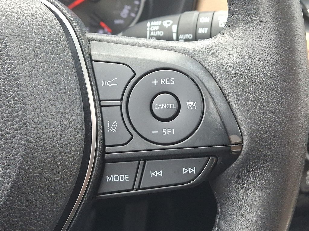 Thumbnail: 2019 Toyota RAV4 - 23