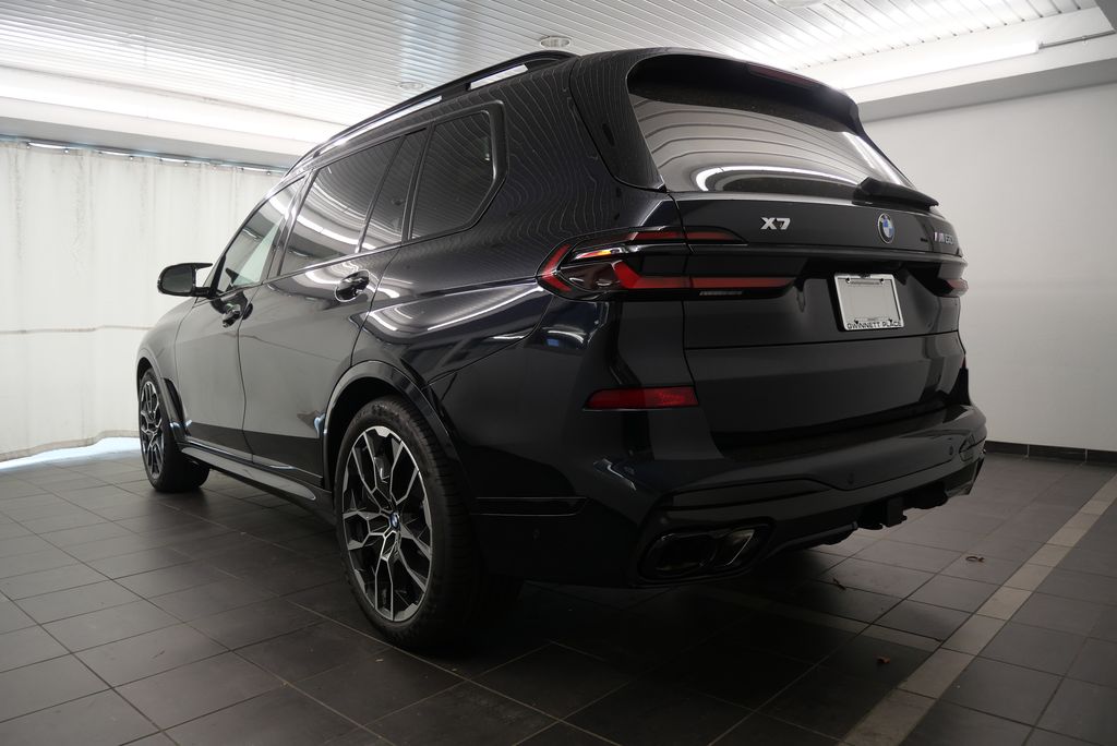 2025 BMW X7 M60i 5