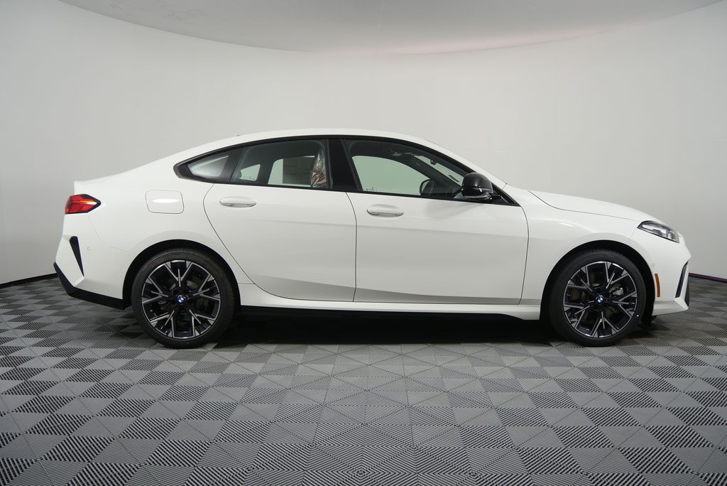 Thumbnail: 2026 BMW 2 Series - 2