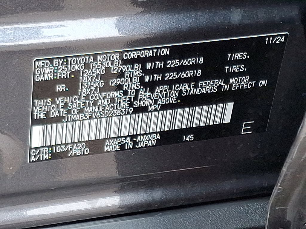 2025 Toyota RAV4 SE 27