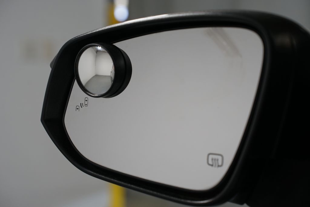 Thumbnail: 2018 Toyota Highlander - 25