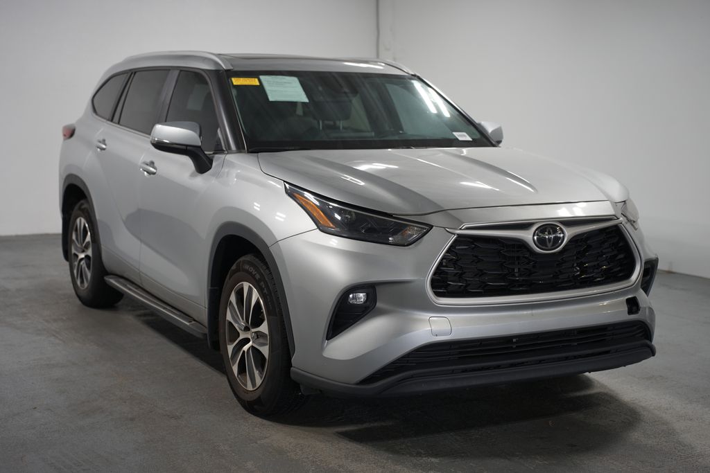 Thumbnail: 2023 Toyota Highlander - 3