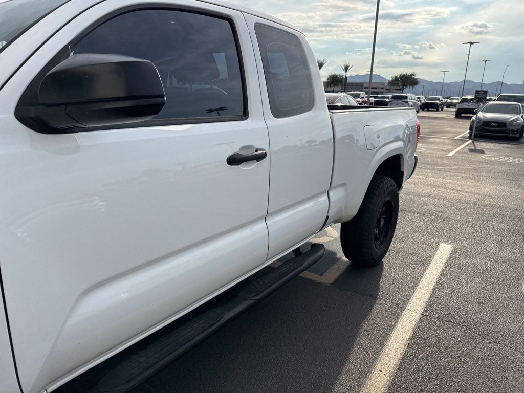 Thumbnail: 2017 Toyota Tacoma - 5