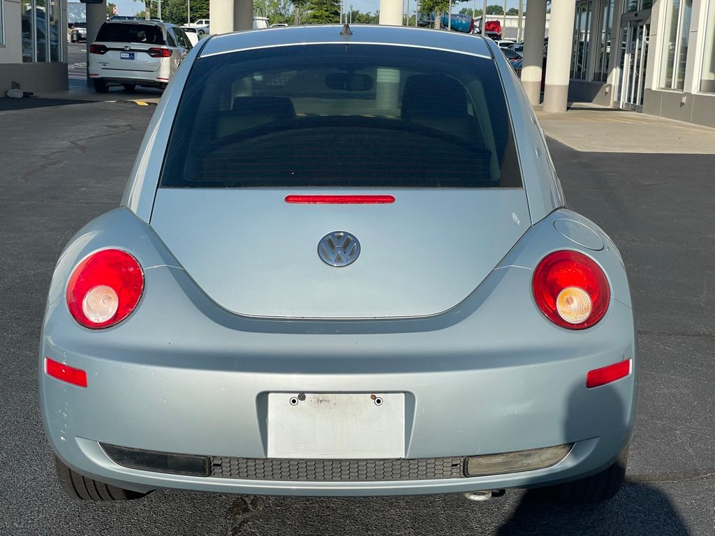 Thumbnail: 2009 Volkswagen Beetle - 4