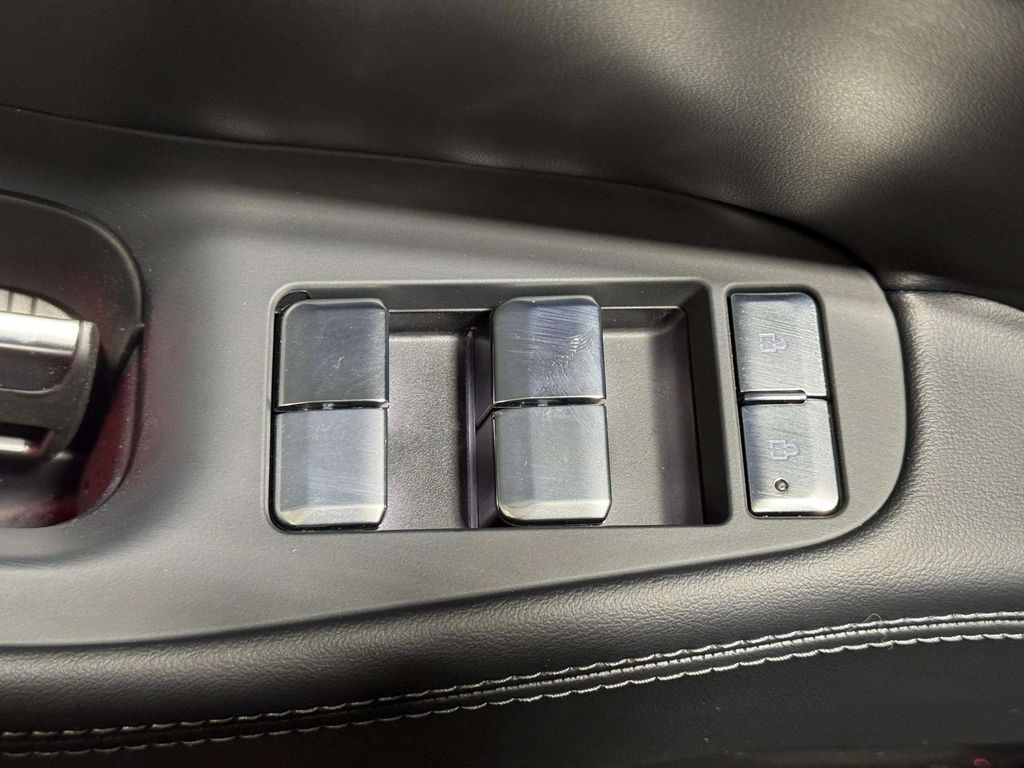 Certified Used 2025 Infinite Black Metallic Clearcoat Lincoln Reserve image 8